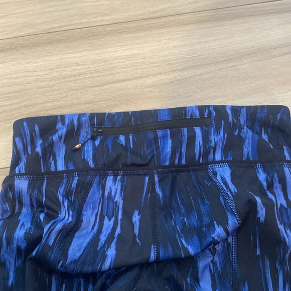 Lululemon tights size 4 - Picture 8 of 9